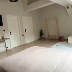 Zetta Gazde/Camere de închiriat