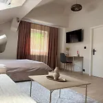 Zettapartment With 2Ensuite Baths, Free Parking In The Old City Habitación en casa particular *